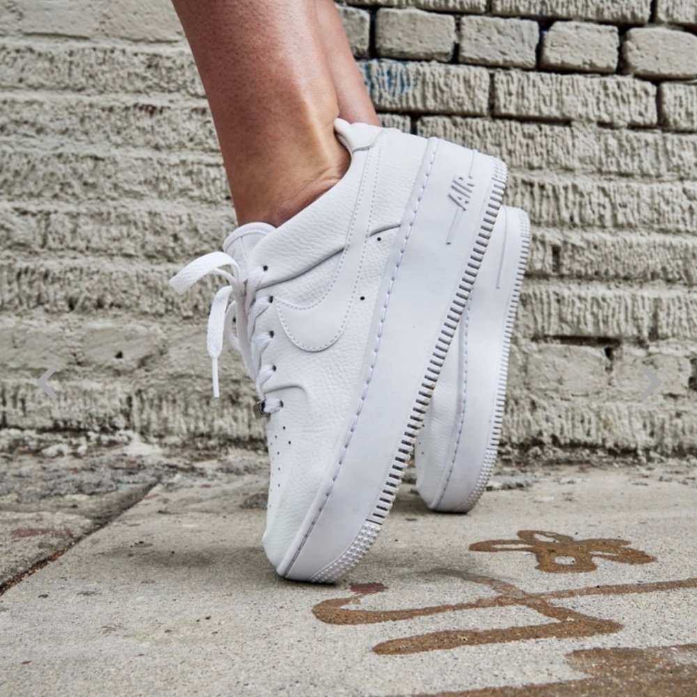 White Nike Air Force 1 '07 Shoes, Low Top, WOMEN Size 9 MEN size 7.5